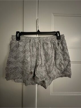 Old Navy Black & White Geometric Pull-On Shorts